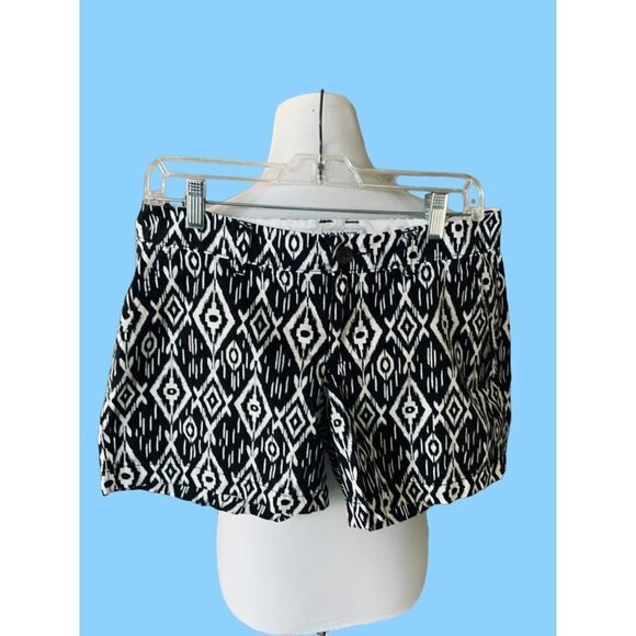 OLD NAVY LADIES BLACK WHITE GEOMETRIC POCKETED SHORT SHORTS EUC 6 - Picture 10 of 10